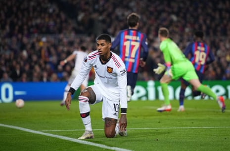 Barcelona 2-2 Manchester United: Europa League knockout round playoff, first leg – live reaction | Europa League 11 Marcus Rashford with another chance for the visitors.
