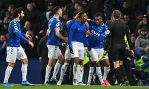 Everton's striker Demarai Gray (C) celebrates with teammates after scoring their late second goal.