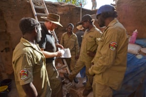 Clarkson standing in front of the 2015 excavation area with local Djurrubu Aboriginal rangers Vernon Hardy, Mitchum Nango, Jacob Baird, and Claude Hardy.