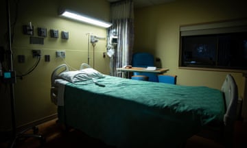an empty hospital bed