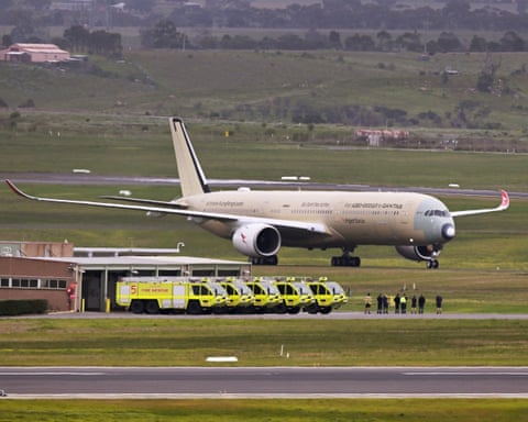 Chiếc máy bay Qantas A350-1000ULR đã hạ cánh xuống sân bay Tullamarine ở Melbourne vào thứ Sáu sau chuyến bay kéo dài 19 giờ 13 phút từ nhà máy Airbus ở Toulouse, Pháp.