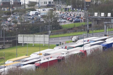 Eurostar delaysVehicles queueing to board Le Shuttle at the Channel Tunnel in Folkestone, kent. Eurostar has asked customers not to travel today because of a problem with the overhead power supply in the Channel Tunnel and a failed Le Shuttle train. Picture date: Tuesday December 30, 2025. PA Photo. Photo credit should read: Gareth Fuller/PA Wire
