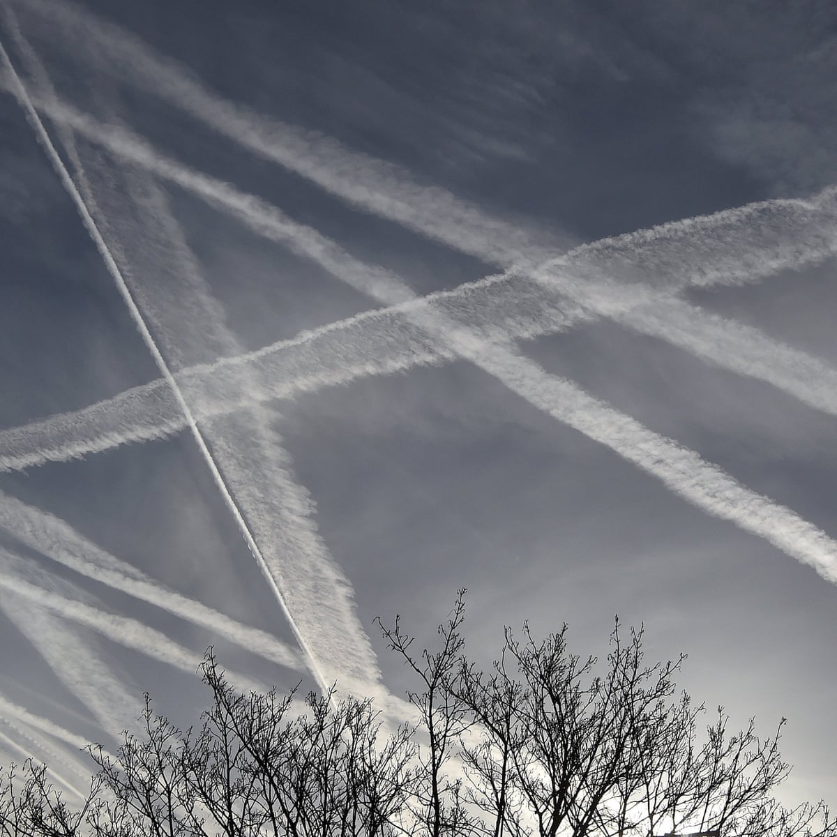 The contrails conspiracy is not only garbage, it&#39;s letting aviation off the hook too | George Monbiot | The Guardian