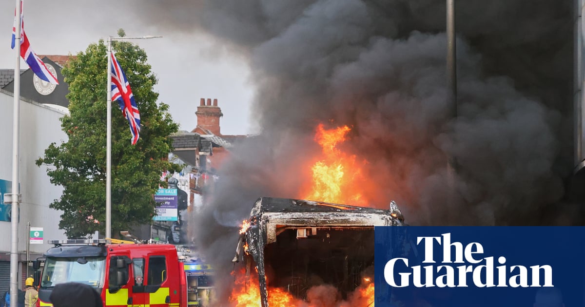 Can politicians bring calm to Belfast? - podcast