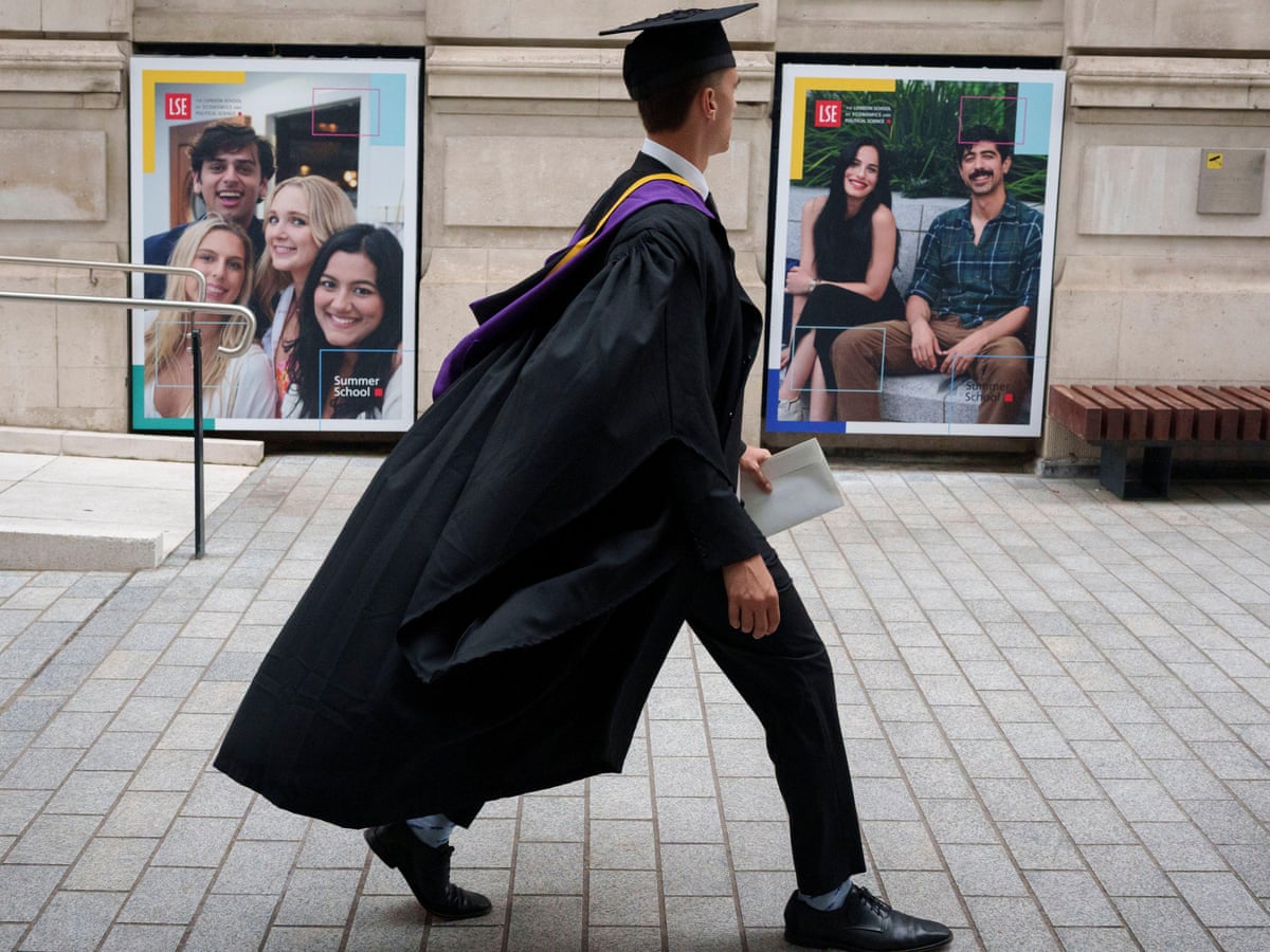 UK graduate job vacancies plunge to lowest in a decade | Economics | The Guardian