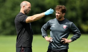 Gloucester head coach George Skivington (left) talks to Danny Cipriani during a training session at Hartpury College in July.