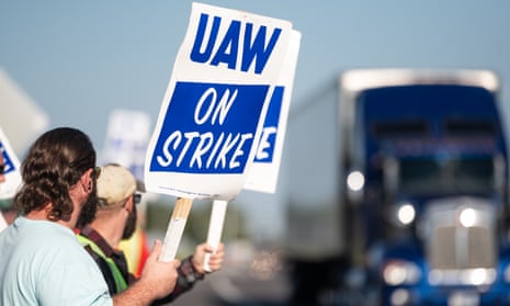 United Auto Workers Hold Limited Strikes As Contract Negotiations Expire<br>WENTZVILLE, MISSOURI - SEPTEMBER 15: GM workers with the UAW Local 2250 Union strike outside the General Motors Wentzville Assembly Plant on September 15, 2023 in Wentzville, Missouri. In the first time in its history the United Auto Workers union is on strike against all three of America’s unionized automakers, General Motors, Ford and Stellantis, at the same time. (Photo by Michael B. Thomas/Getty Images)