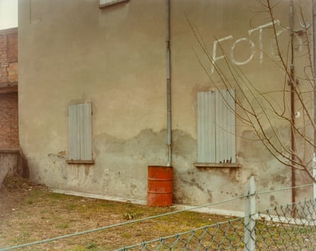 Via Emilia, 1985, by Guido Guidi.
