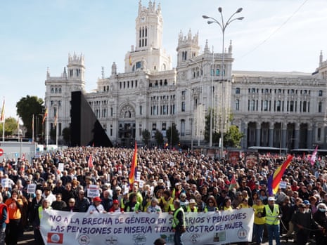 Thousands of pensioners and retirees protesting for pension protections in Madrid