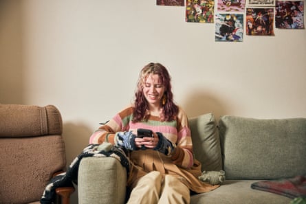 Pearl Cardisuses her smart phone sparingly, and is often not even quite sure where it is.