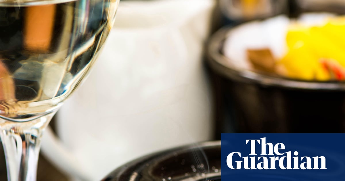 Smoking, drinking too much and being overweight puts one in 50 adults in England at risk of early death'