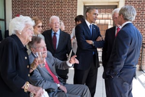 The Obamas talk with former presidents and first ladies