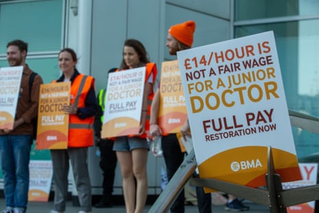 Junior doctors who are on strike in England today on a BMA picklet line at University College London this morning.