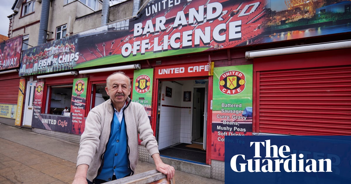 Manchester United plans 100,000-seat stadium, 92,000 jobs