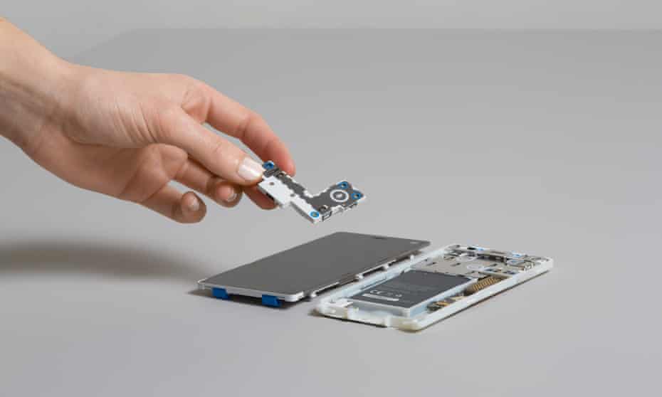 The fascia fits for the Fairphone 2.