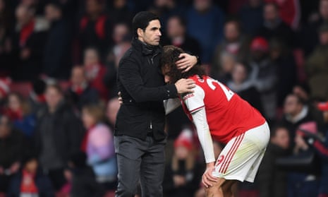Mikel Arteta, the Arsenal manager, hugs Matteo Guendouzi during the 2-1 home defeat by Chelsea.