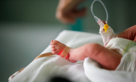 On average, infants with neonatal abstinence syndrome stay in the hospital for 17 days.
