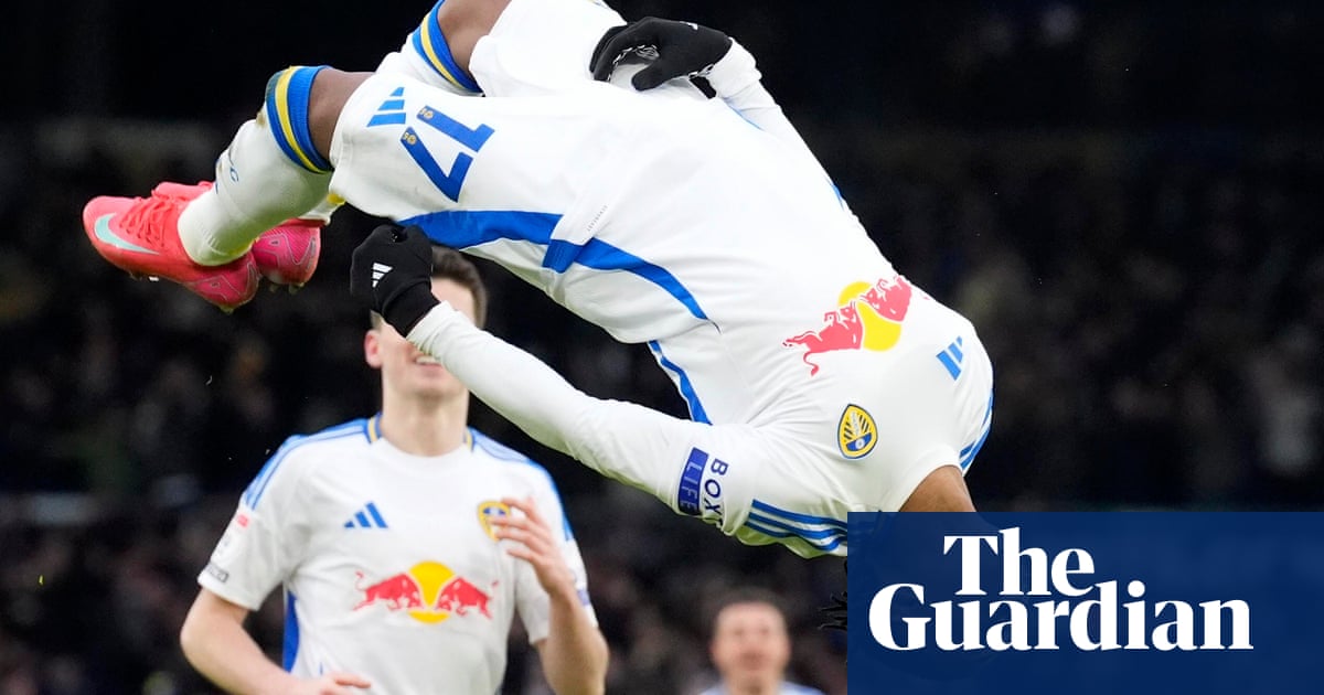 Leeds United top Championship after 3-0 victory