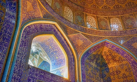 Intricate tiling detail of the interior of the sheikh Lotfallah Mosque