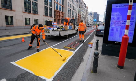 A new cycle lane being set during the lockdown in Brussels.