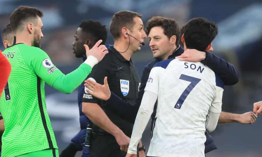 Ryan Mason enjoys Tottenham’s win over Southampton in his first match as interim manager with Son Heung-min and Hugo Lloris.