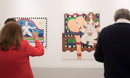 Dorothy Iannone's Wiggle Your Ass for Me, 1970, à droite, et Courting Ajaxander, 1990, à gauche, exposées à la Frieze Art Fair 2017 à Londres.