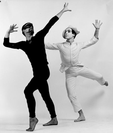 Bob Powell (left) and Glen Tetley perform in Tetley’s ballet in 1962.