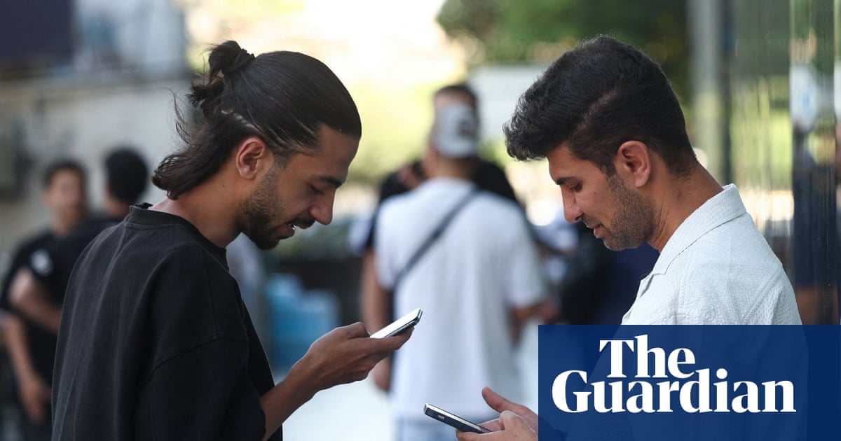 Iran internet flickers back, sparking anger, anxiety and tears over curtailed freedom Iran internet flickers back, sparking anger, anxiety and tears over curtailed freedom