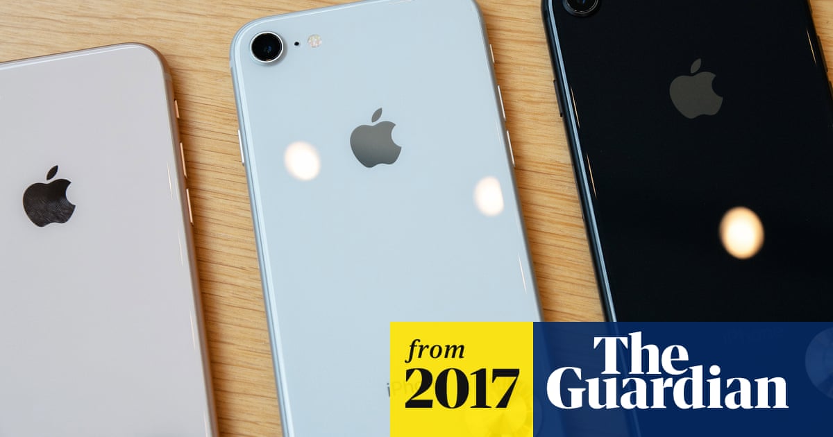 reactie vriendschap Maxim iPhone 8: glass back 'very difficult' to repair and costs more than screen  to replace | iPhone 8 | The Guardian