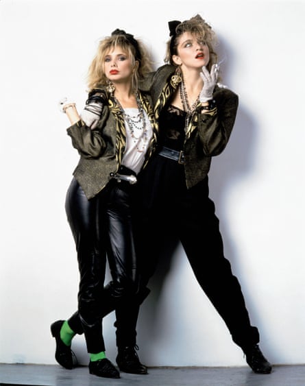 Rosanna Arquette and Madonna posing as their characters in Desperately Seeking Susan