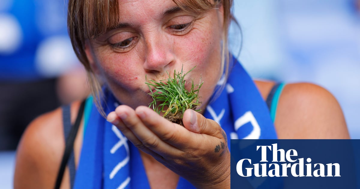 Tears, Toffee Ladies and Sylvester Stallone: Everton’s last Premier League match at Goodison – in pictures Tears, Toffee Ladies and Sylvester Stallone: Everton’s last Premier League match at Goodison – in pictures