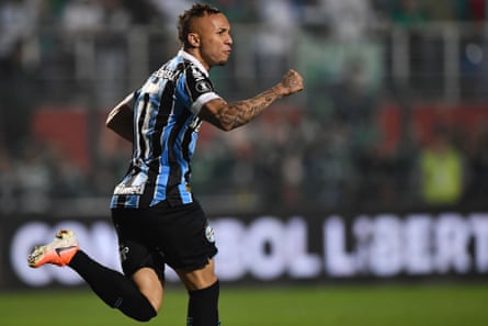 Everton’s goal against Palmeiras helps Grêmio reach the Copa Libertadores semi-finals for the third year running.