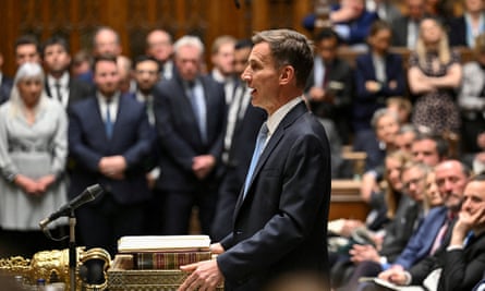 Jeremy Hunt seen in profile standing at the dispatch box in the Commons