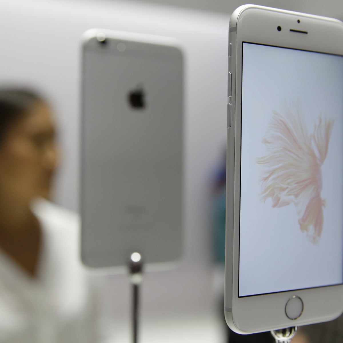 Why Apple Shouldn T Be Selling A 16gb Iphone 6s Or 6s Plus Apple The Guardian Why Apple Shouldn T Be Selling A 16gb Iphone 6s Or 6s Plus Apple The Guardian