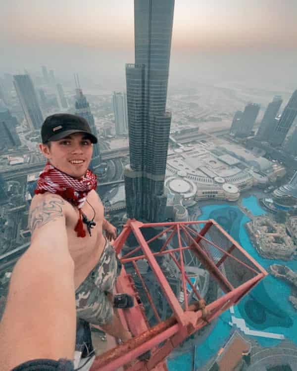 Briton poses as worker to dangle one-handed from crane 1,200ft above Dubai | Dubai 1 Lockwood takes a selfie on top of the crane
