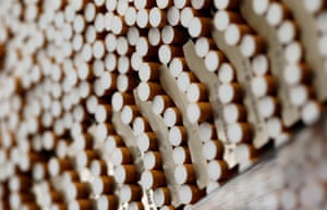 FILE PHOTO: Rokok terlihat selama proses produksi di Pabrik Rokok BAT di Bayreuth.