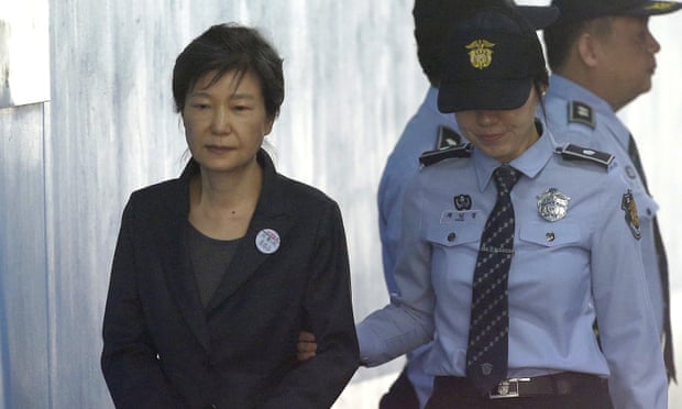 Former South Korean president Park Geun-hye arrives to attend a hearing at the Seoul central district court in Seoul
