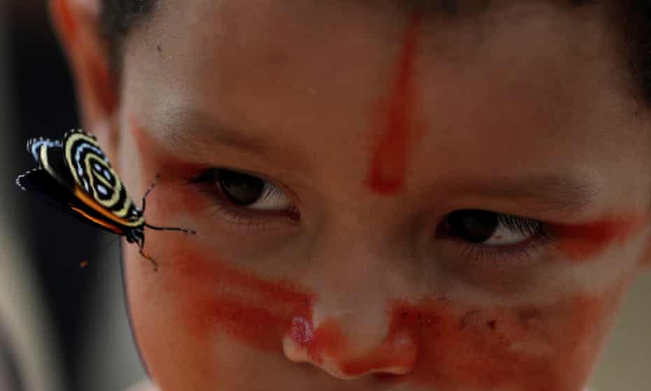 An Indigenous boy from the Mura tribe tries to look for a butterfly in Itaparana village near Humaita, Amazonas State, Brazil August 20, 2019. Picture taken August 20, 2019. REUTERS/Ueslei Marcelino