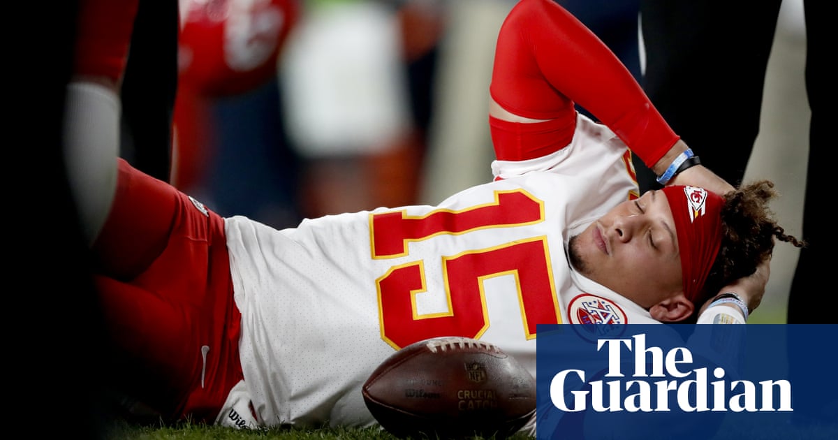 Patrick Mahomes expected to miss about a month after knee injury