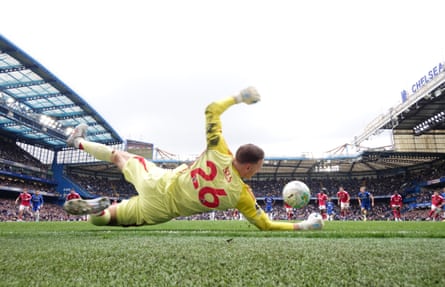 Matz Sels saves Cole Palmer’s penalty.