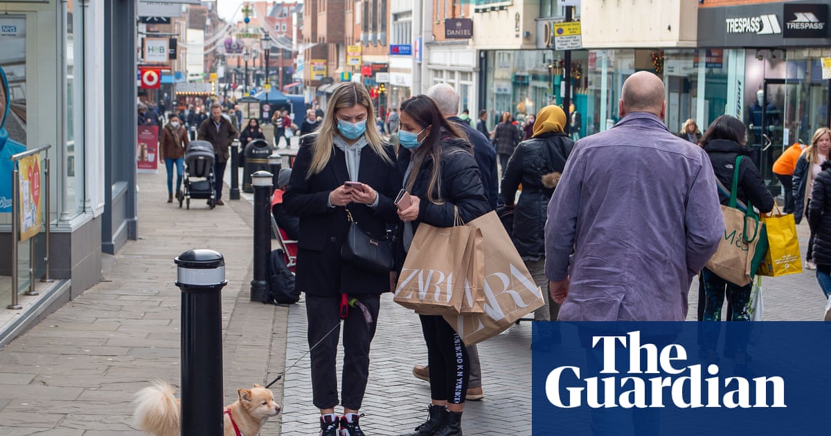 UK high street footfall drops ahead of busiest shopping weekend of the year