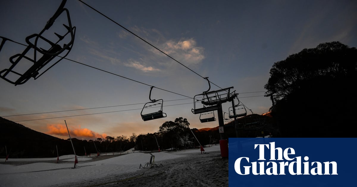 Three snowboarders injured after chair detaches from Thredbo ski lift in 'freak gust of wind'