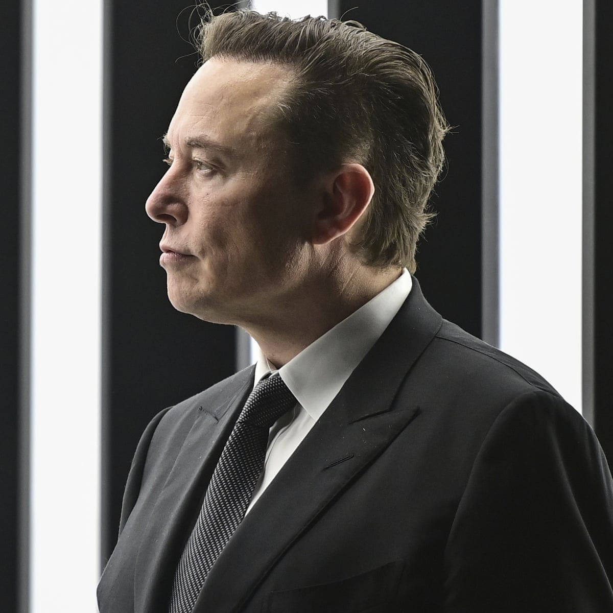 Elon Musk Is No Longer the World's Richest Person, Falls Behind Bernard Arnault - WSJ