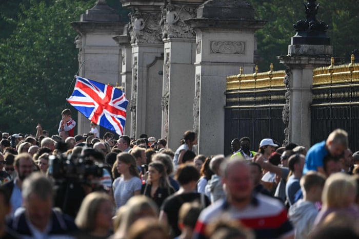 People at the gates of Buckingham Palace in London on Sunday morning.
