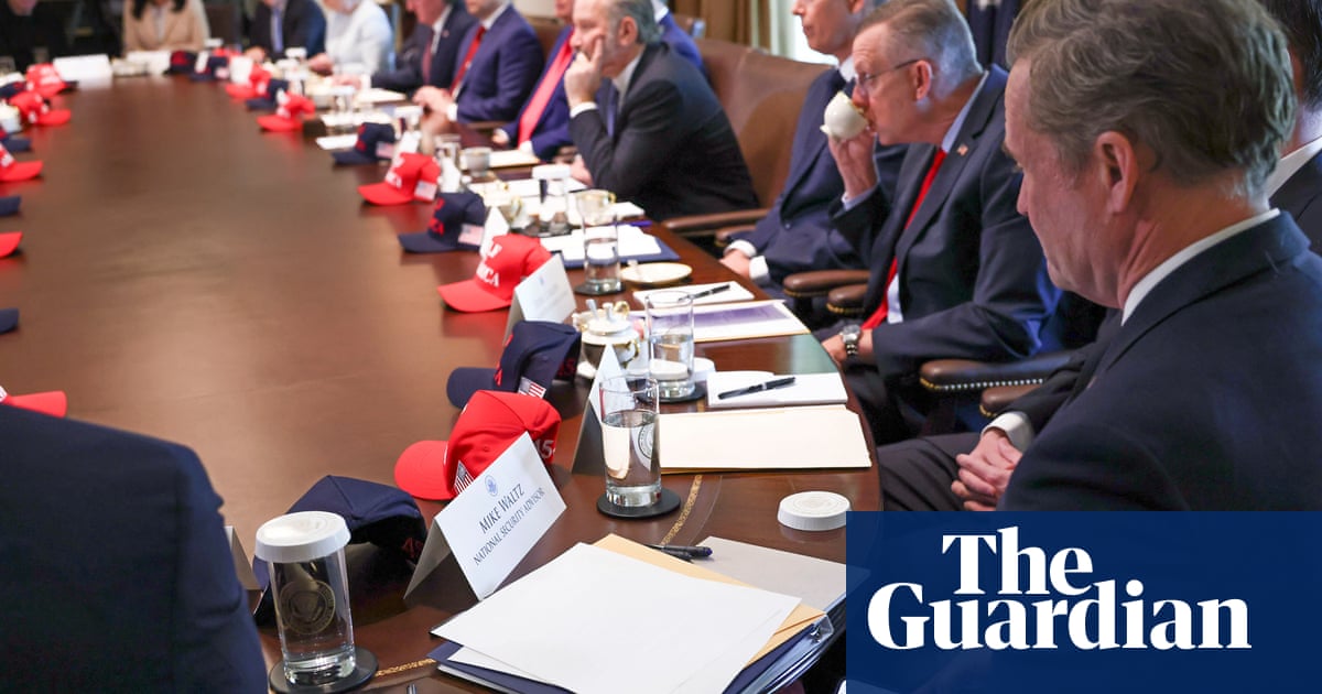 Photos reveal Trump cabinet member using less-secure Signal app knockoff