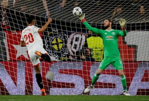 A fantastic reaction save from Manchester United’s goalkeeper David de Gea denies Sevilla’s Luis Muriel.