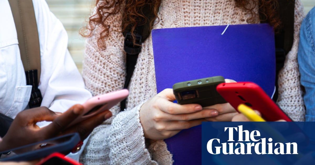 Australia's Under-16 Social Media Ban Sees Technological Flaws, Privacy Risks