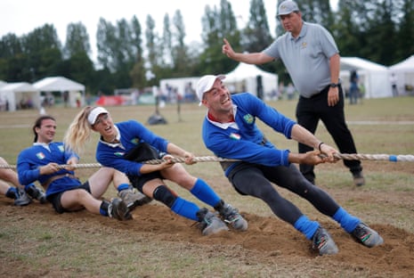 The Italian senior mixed 580kg team get a warning from an umpire for sitting down.