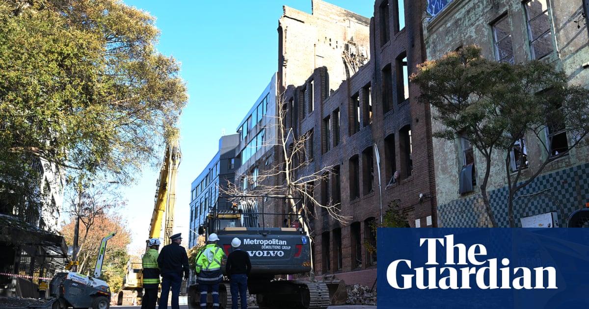 Demolition begins on site of ‘once-in-a-decade’ Sydney fire as sniffer dogs search wreckage
