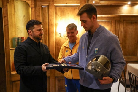 Zelenskyy presnts Heraskevych a medal